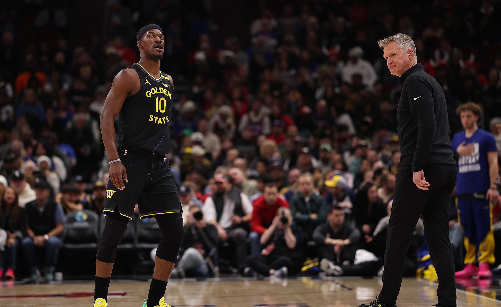 开云登录入口地址-包含巴特勒重返赛场，出色发挥首场状态出色，巴塞罗那观众沸腾！赛场气氛高涨的词条